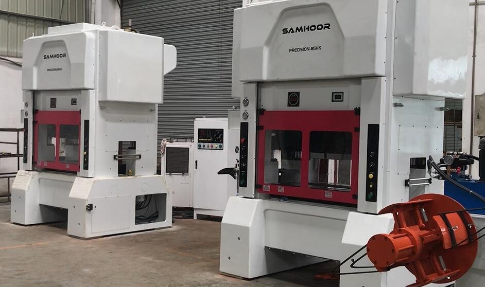 high speed punch press machine for the production of wall clasps (high-speed stamping of wall clasps)